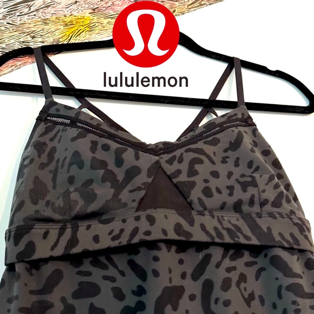 🎁 Lululemon Tank Top Black & Grey Animal Print
Leopard Print Built in Shelf Bra